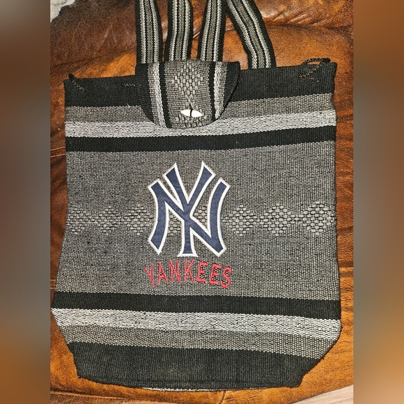 New York Yankees Unisex Backpack - Picture 1 of 9